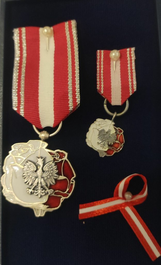 ODZNAKA HONOROWA ZA ZASŁUGI DLA POLONII I POLAKÓW ZA GRANICĄ DLA ORPEG